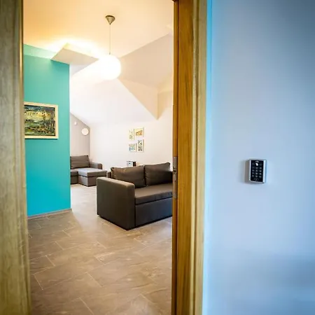 Gray Brick Apartman *