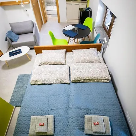 Gray Brick Apartman *