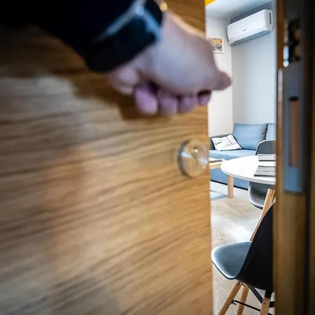 Gray Brick Apartman *